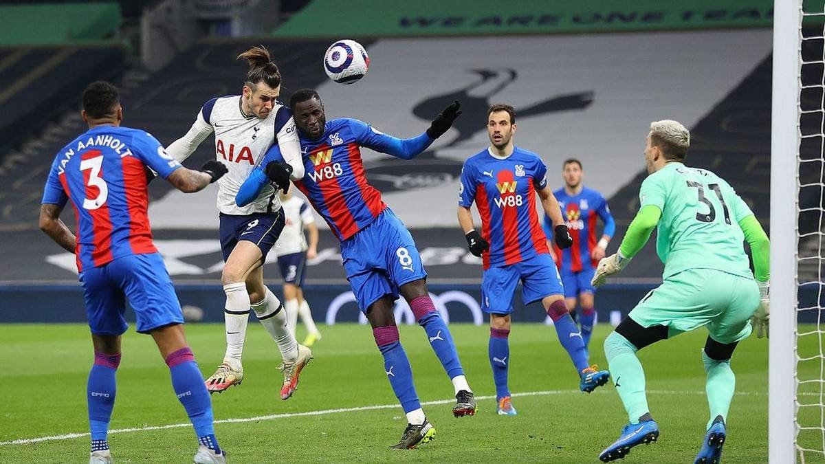 开云体育入口-佛罗伦萨主场失利，球队陷入保级危机