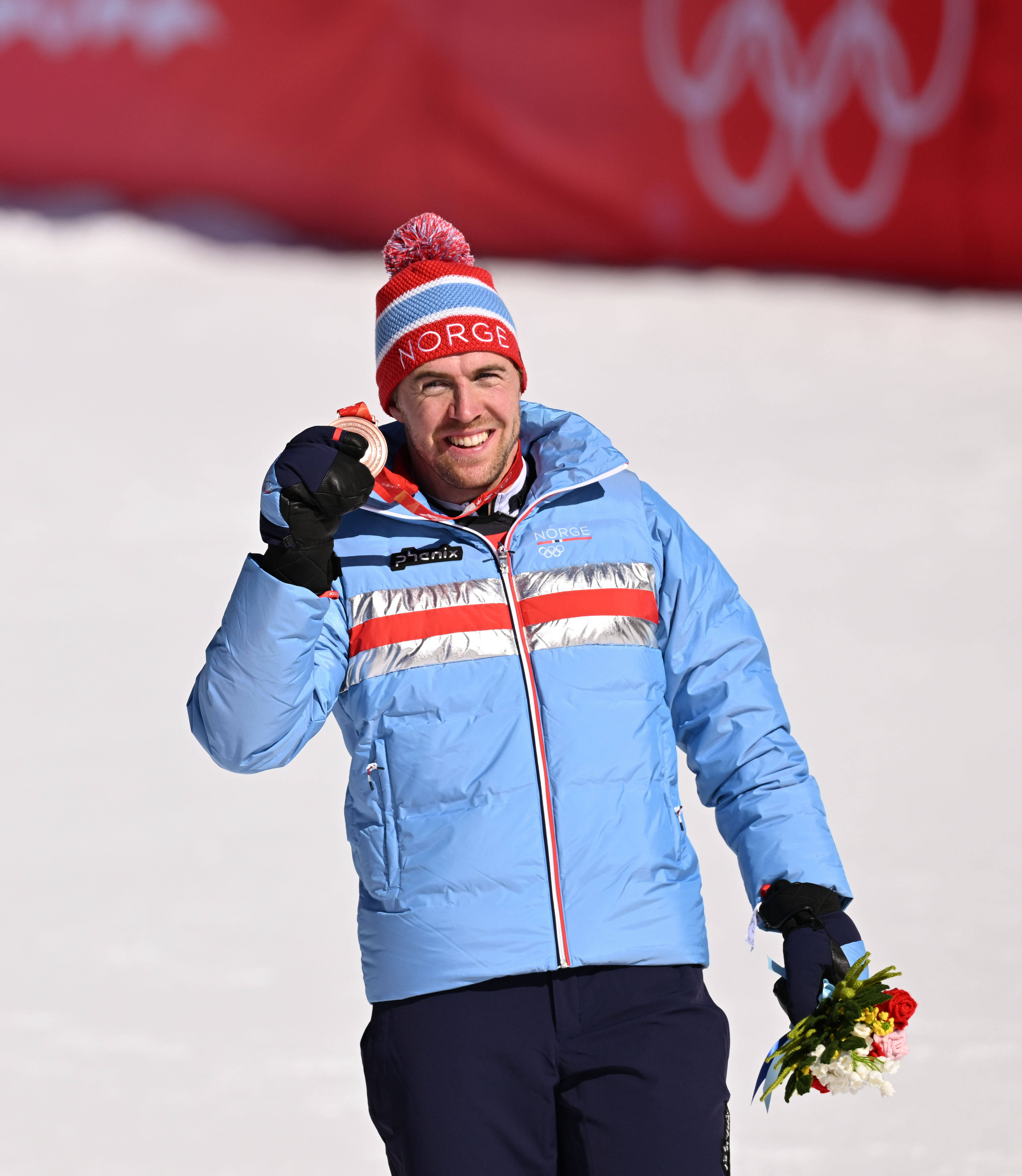 开云体育官网-奥地利选手霸气夺得滑雪比赛冠军，飒爽英姿