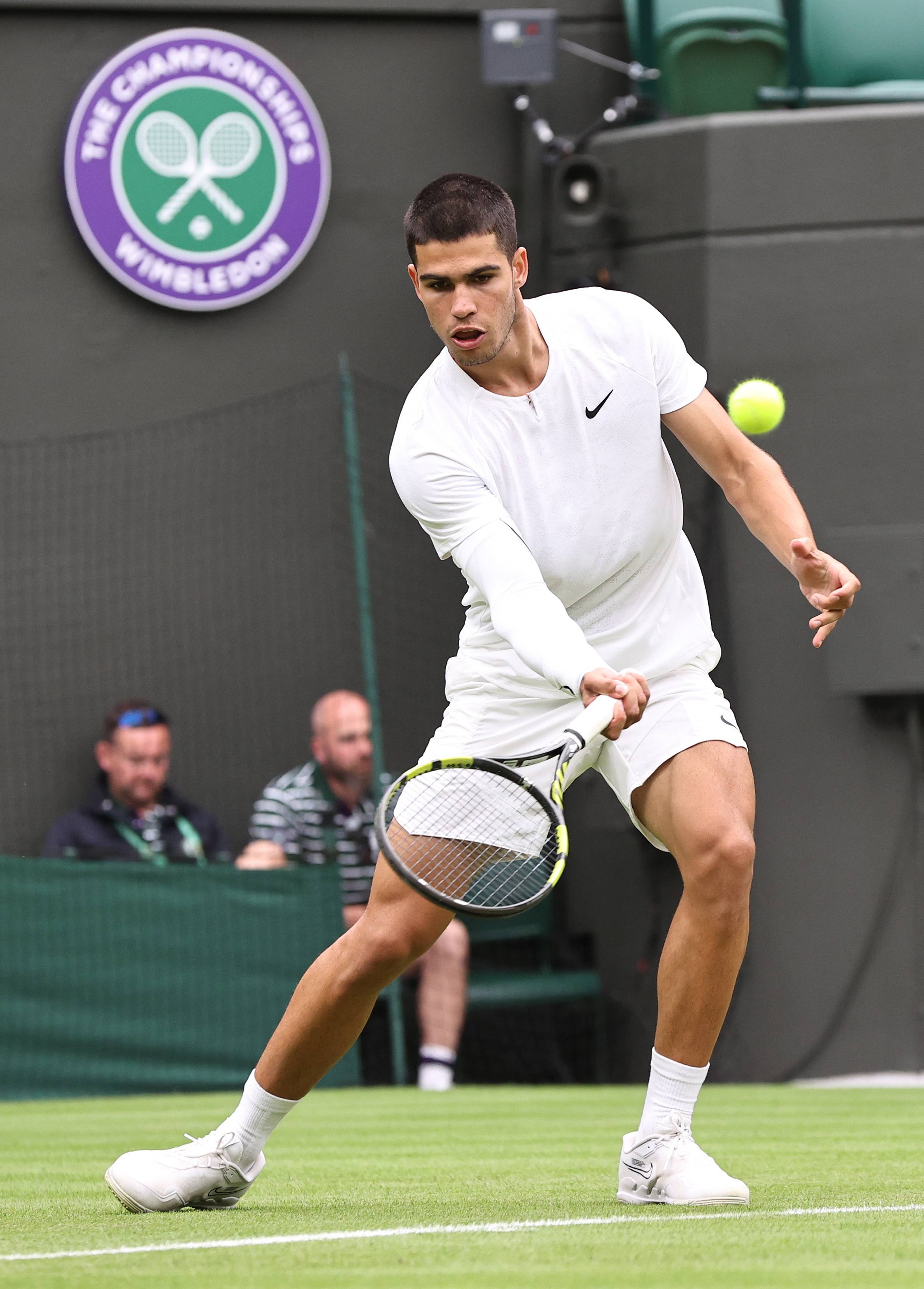 开云体育官网-关于西班牙网球选手成功晋级，精彩比赛引人关注的信息