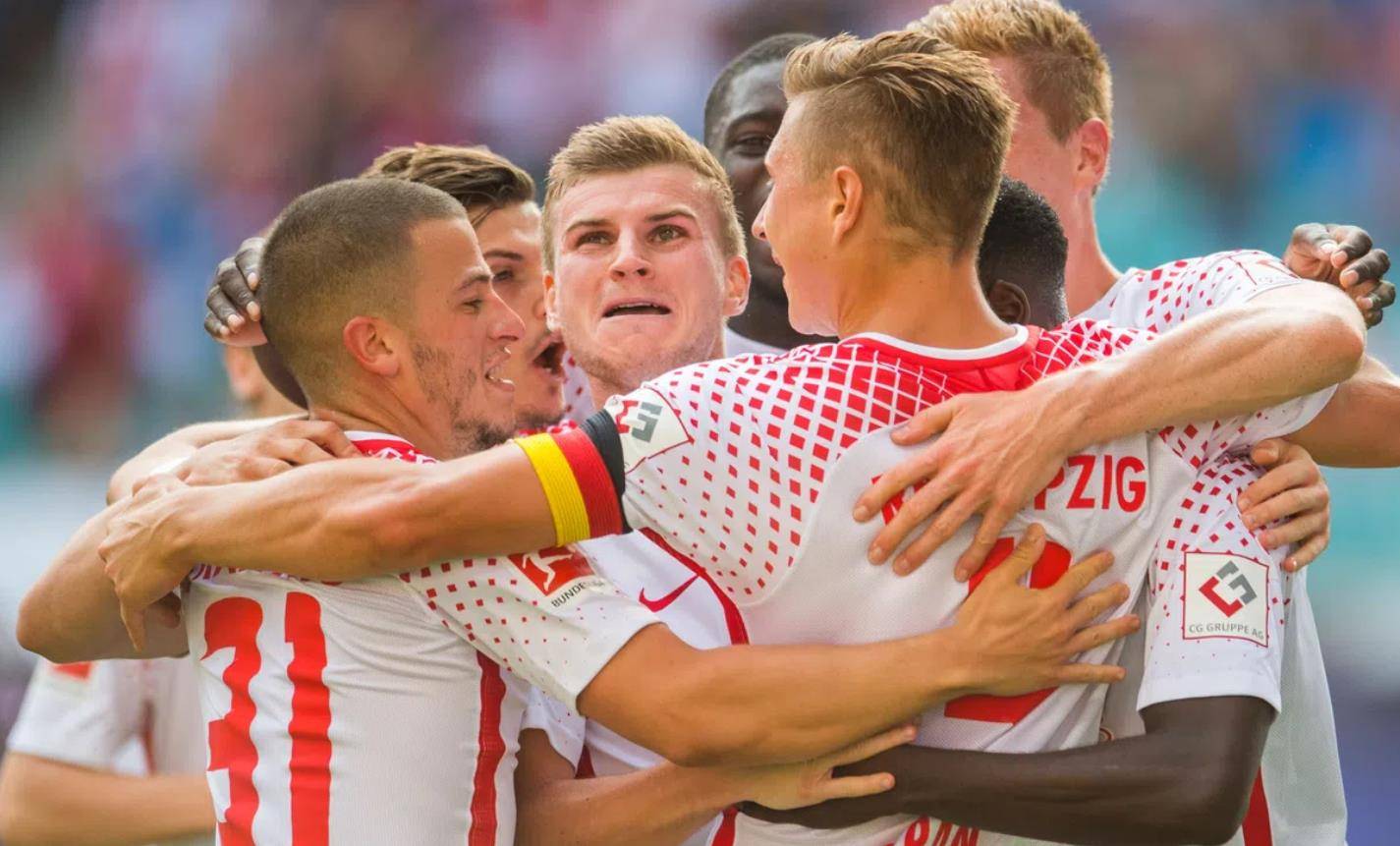 菲律宾球队联手抵御对手攻势，力保不败