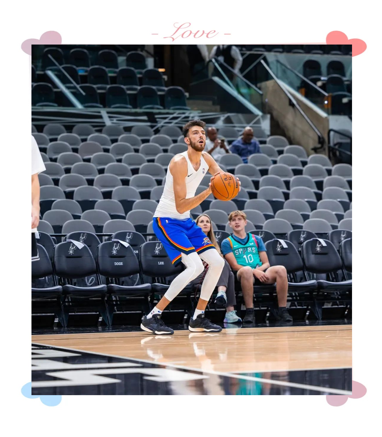 开云体育官方入口-雷霆队新援在比赛中展现出色，球迷心目中新宠