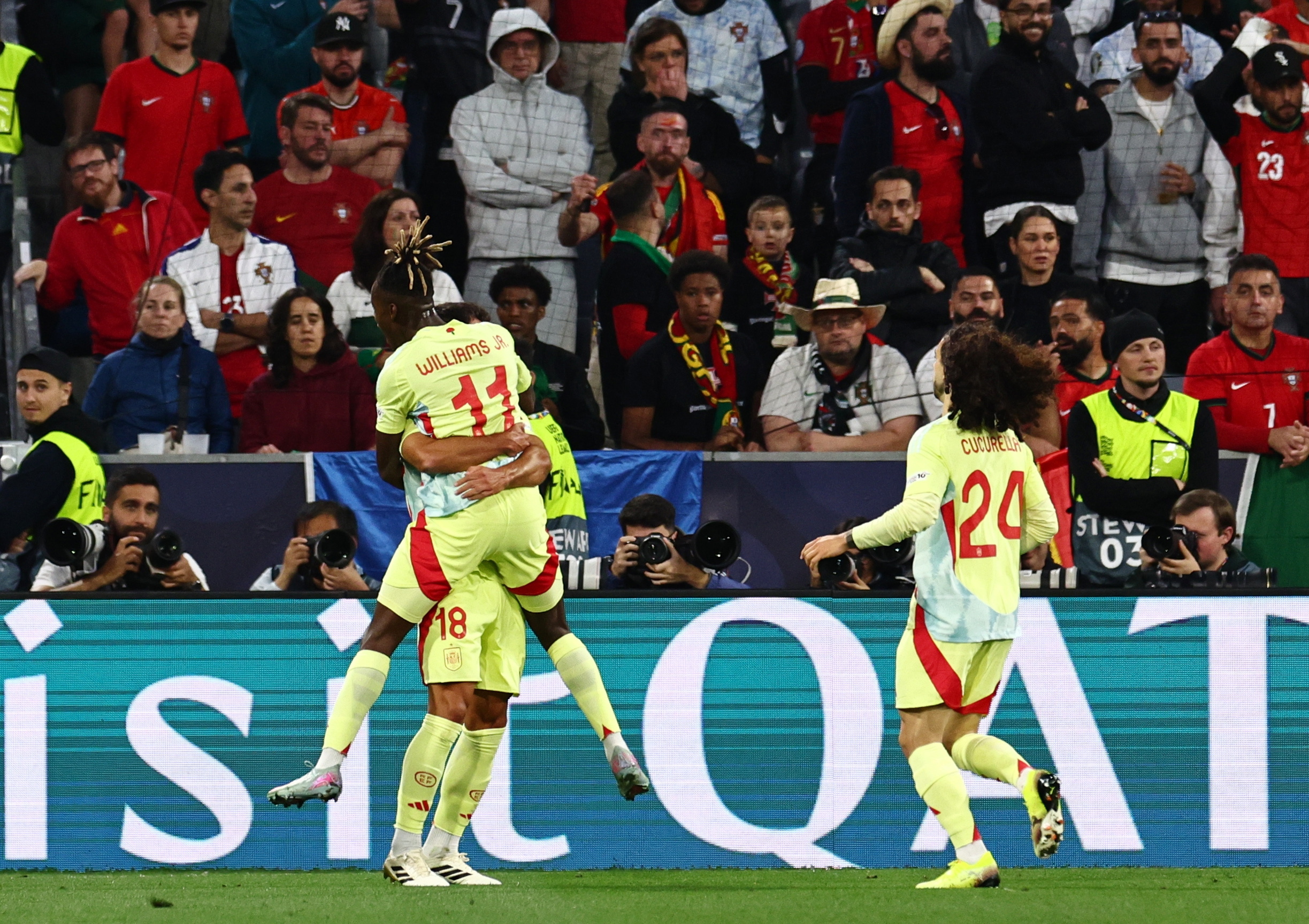 开云体育在线-葡萄牙队大比分获胜，卫冕欧洲杯冠军