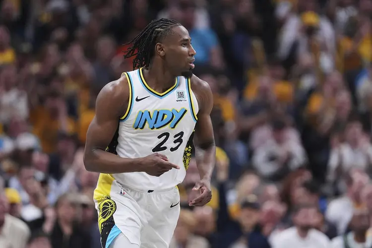 史密斯全队两双,雄鹿主场击败国王的简单介绍 史密斯全队两双,雄鹿主场击败国王的简单介绍