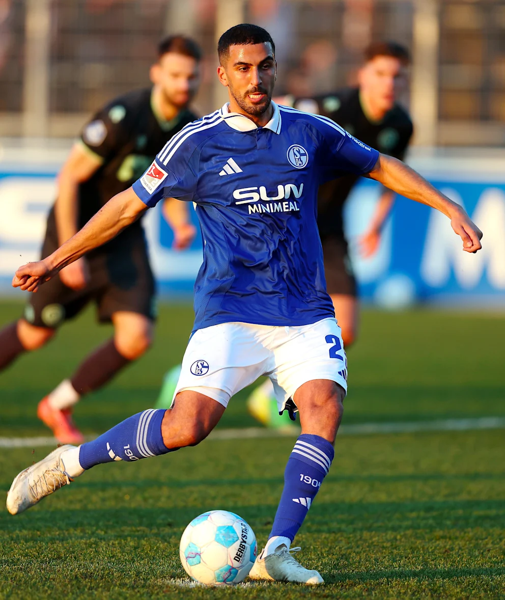 开云体育在线-沙尔克客场逼平云达不莱梅，继续不败