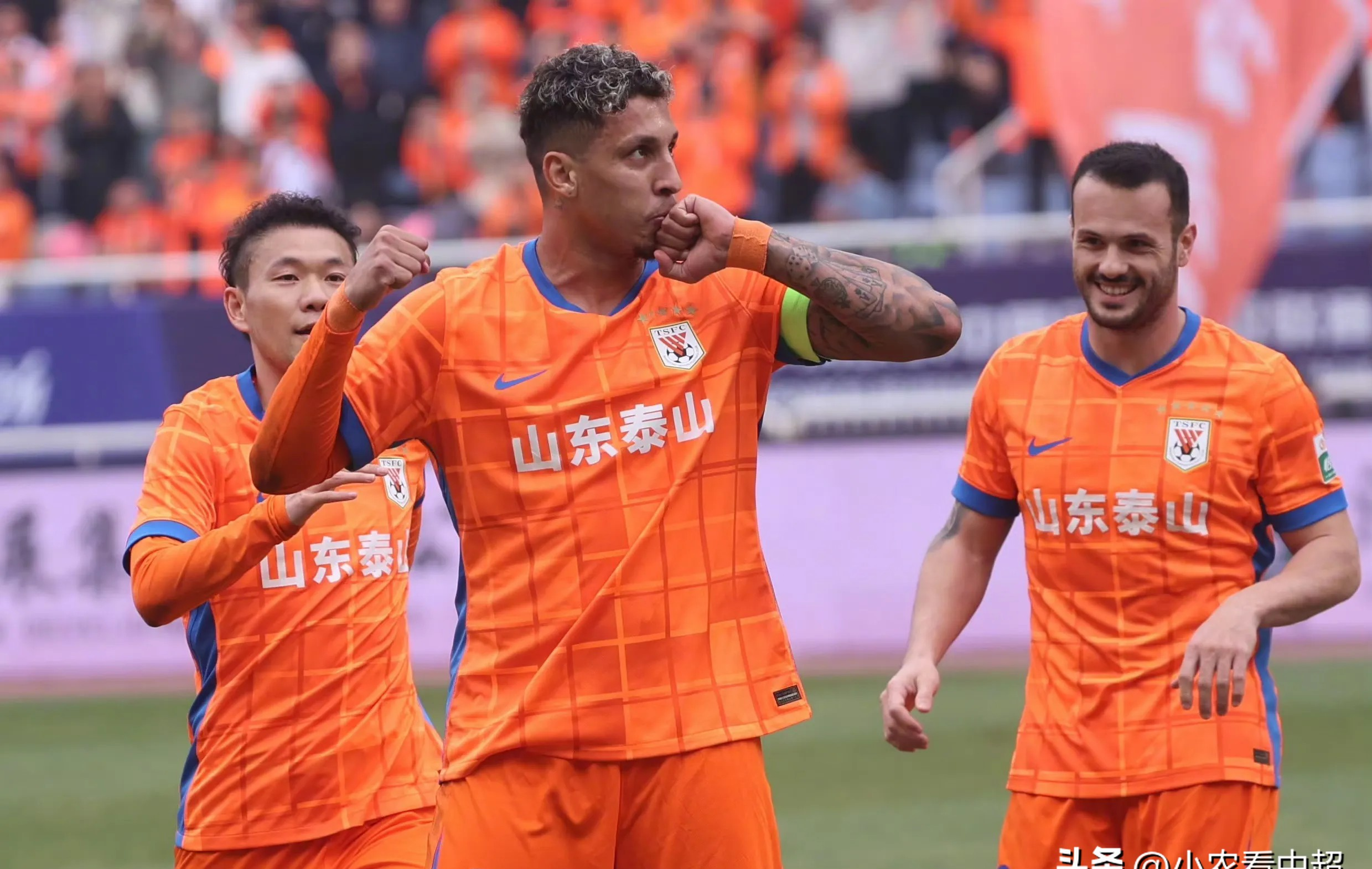 包含广州恒大对阵上海申花，换帅效果显著的词条