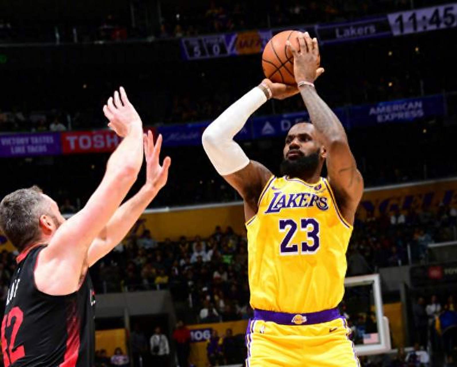 开云体育亚洲官网-勒布朗詹姆斯全面爆发，湖人大胜