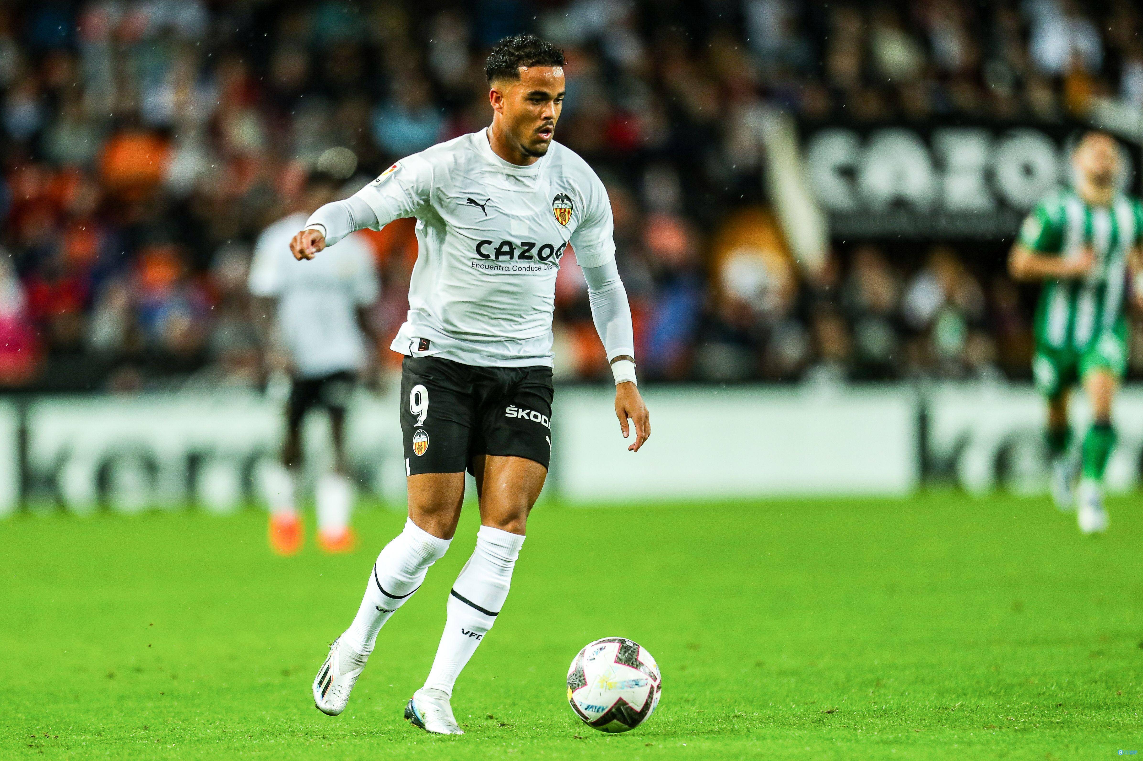 实况报道：瓦伦西亚战胜对手积分榜稳定