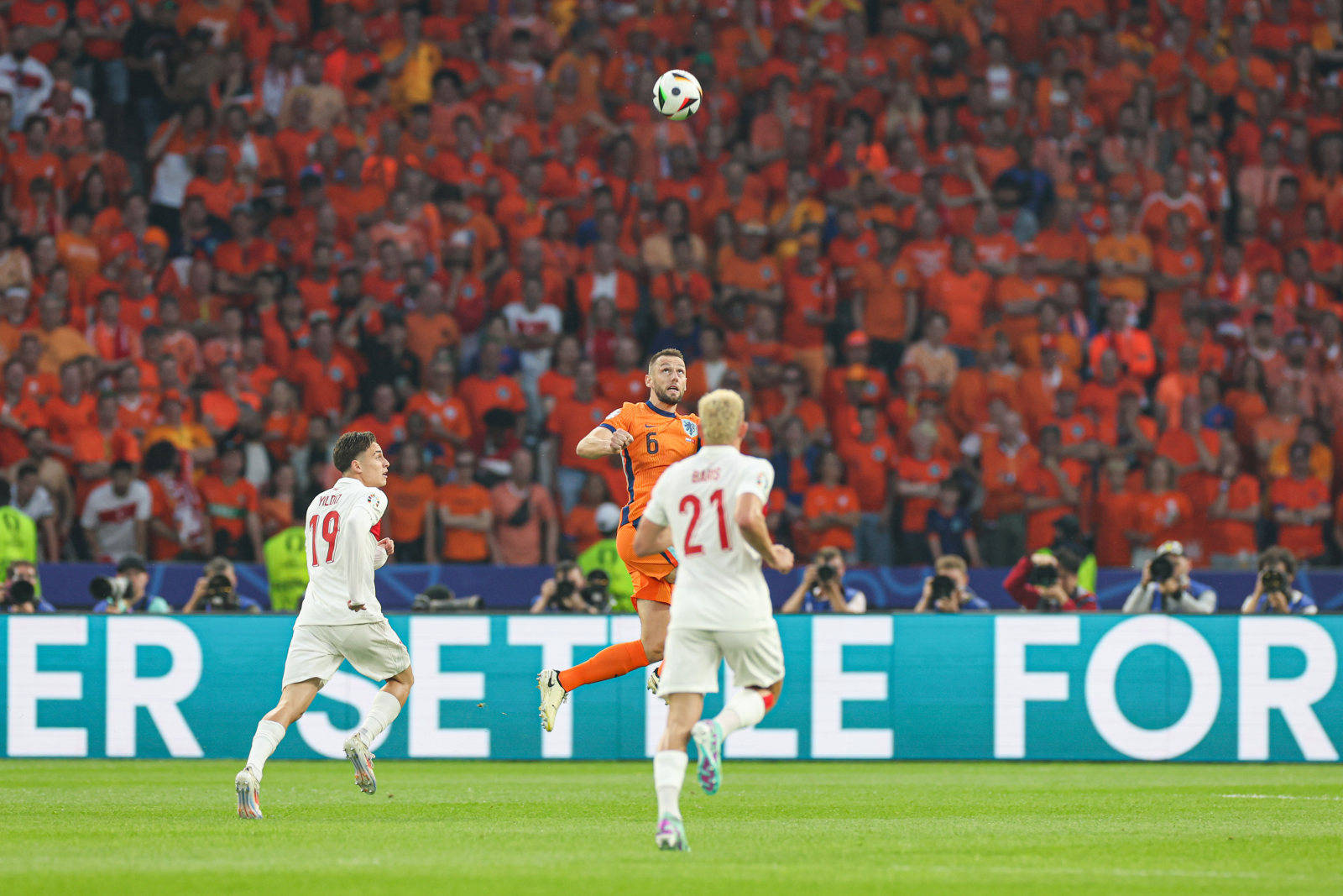 关于荷兰队意外逆转，惊险战果令人惊叹的信息